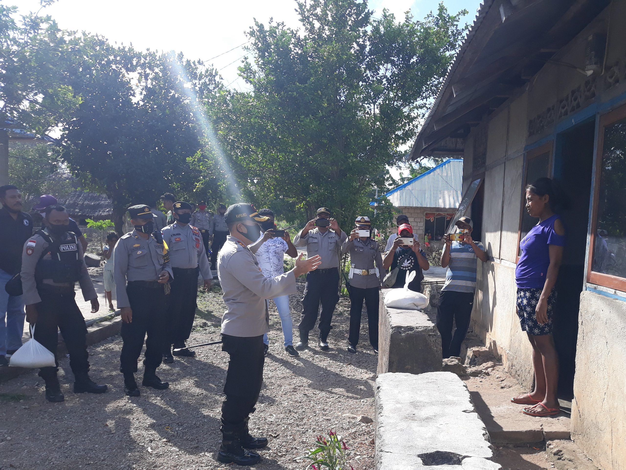 Polres MBD Bagikan 250 Paket Bantuan Sosial Kapolri