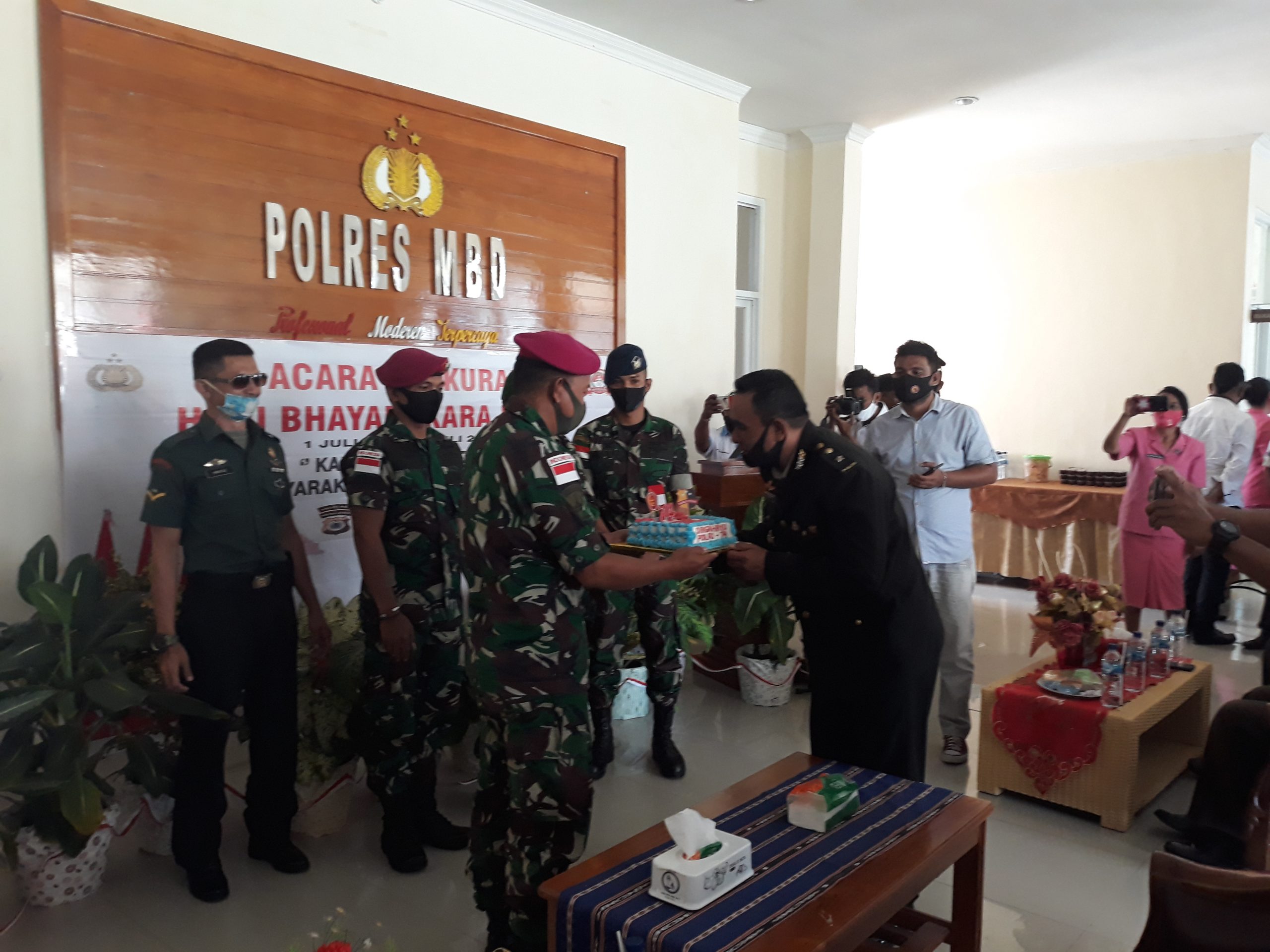 Surprise TNI Buat Polres MBD Pada HUT Bayangkara Ke-74