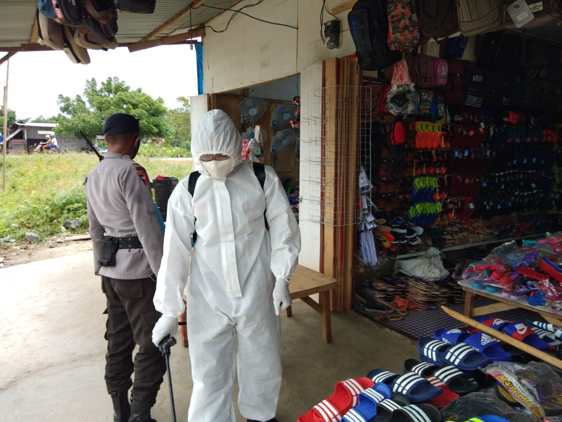 Brimob MBD, Semprot Disinfektan dan Beri Himbauan
