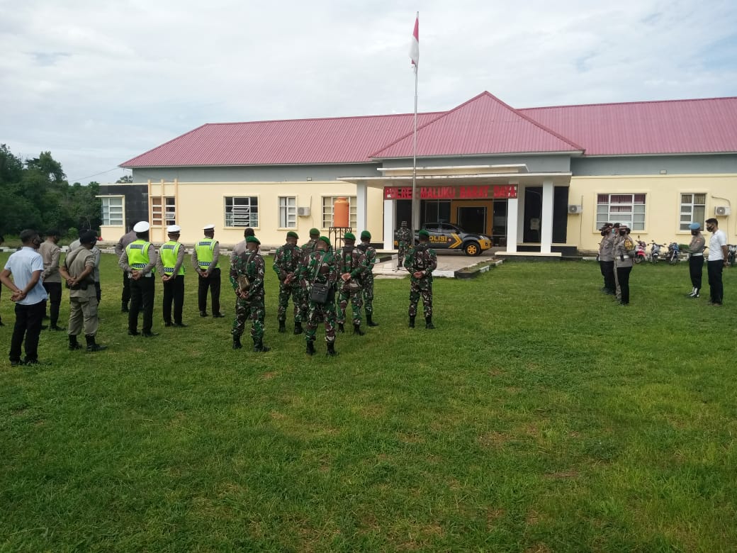 Dandim 1511/Pulau Moa Sosialisasikan Pencegahan Penyebaran Covid-19 di Tiakur