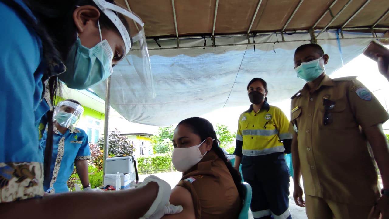 Tenaga Medis Klinik PT. BKP-BTR Ikut Vaksinasi