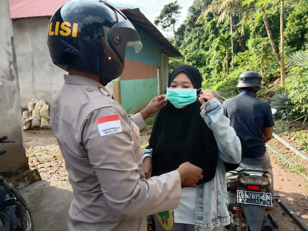 Operasi Yustisi, Polres MBD Bagi Masker dan Semprot Disinfektan