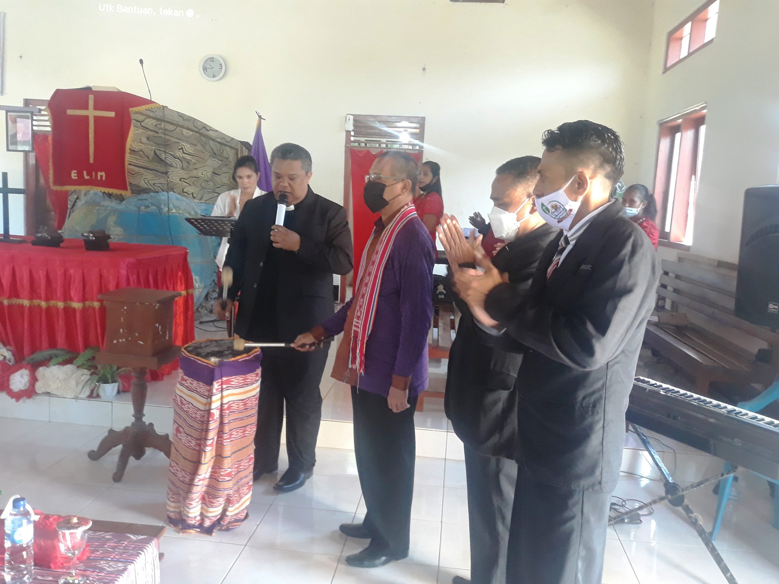 Pukul Tifa, Sekum Buka Sidang Klasis Lemola
