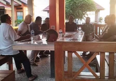 Camat dan Latupati Mdona Hyera Angkat Suara