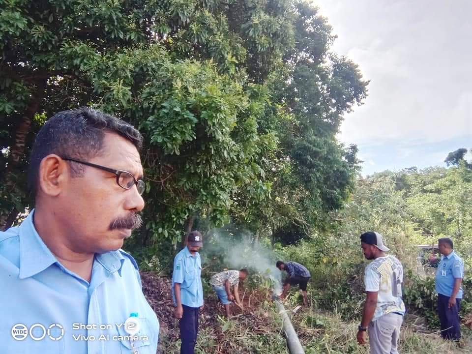 Adam Lewier, Setiap Hari Air Ngalir 6 Jam