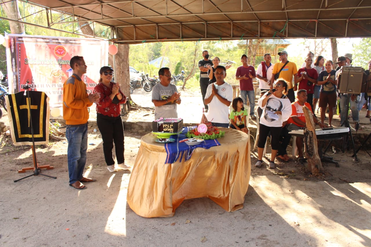 Ultah Pertama, Pemuda Tanimbar Syukur di Pantai Liukety