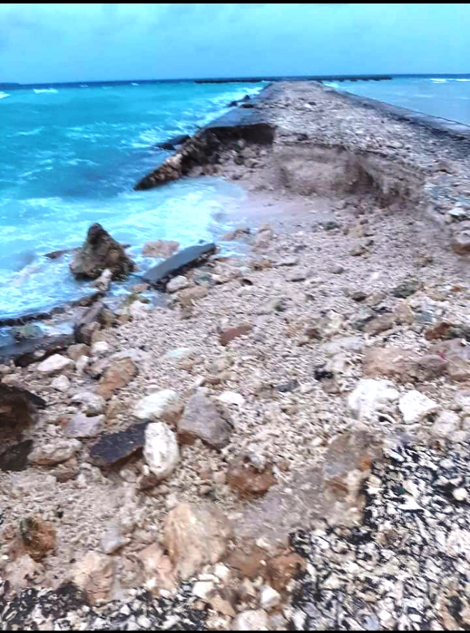 Causeway Dermaga Lakor Rusak Diterjang Gelombang Tinggi