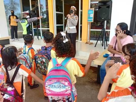 Puncak Tema Pembelajaran, SPS Tehila Kunjungi Polres MBD