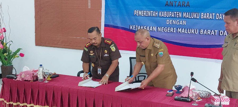 Bupati Noach Tandatangani MoU dengan Kejari MBD