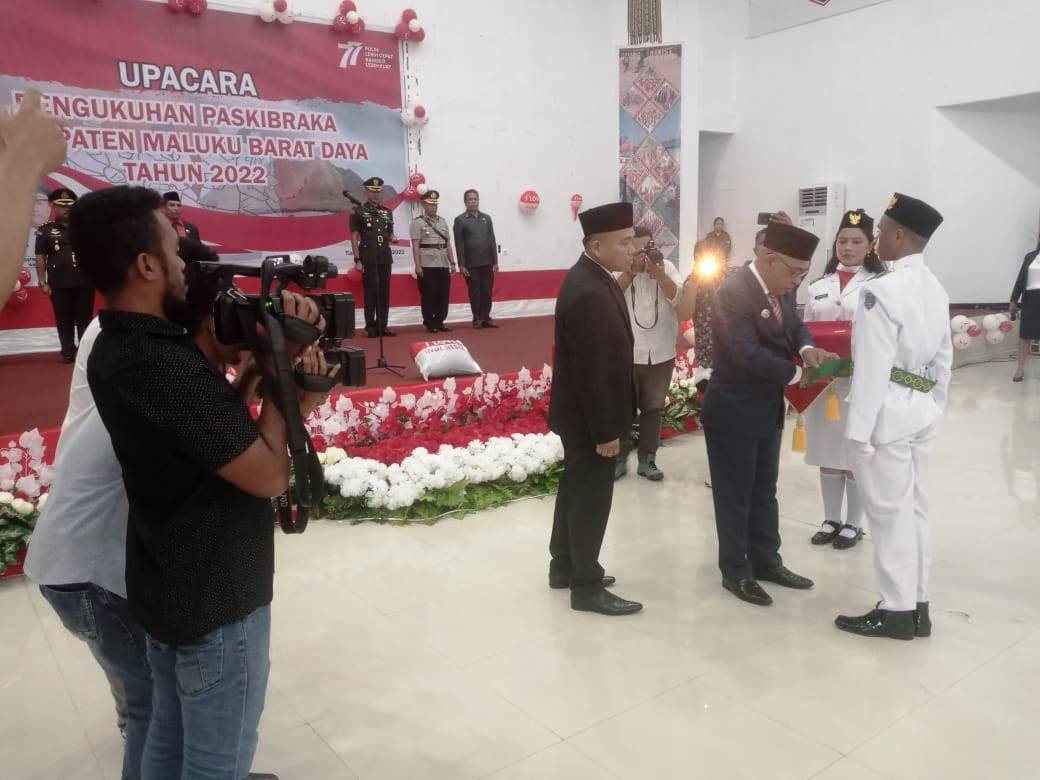 Bupati MBD Kukuhkan 69 Anggota Paskibraka