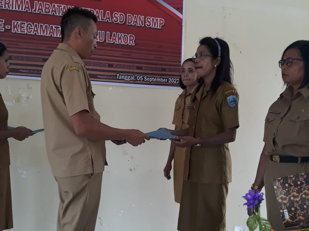 Serah Terima Kepsek SD dan SMP Kecamatan Lakor