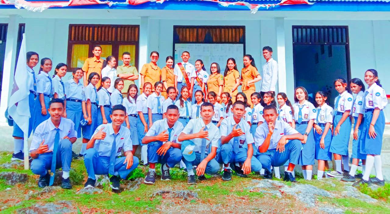 Kepsek Dahoklory Lantik Pengurus Osis SMAN 14 MBD