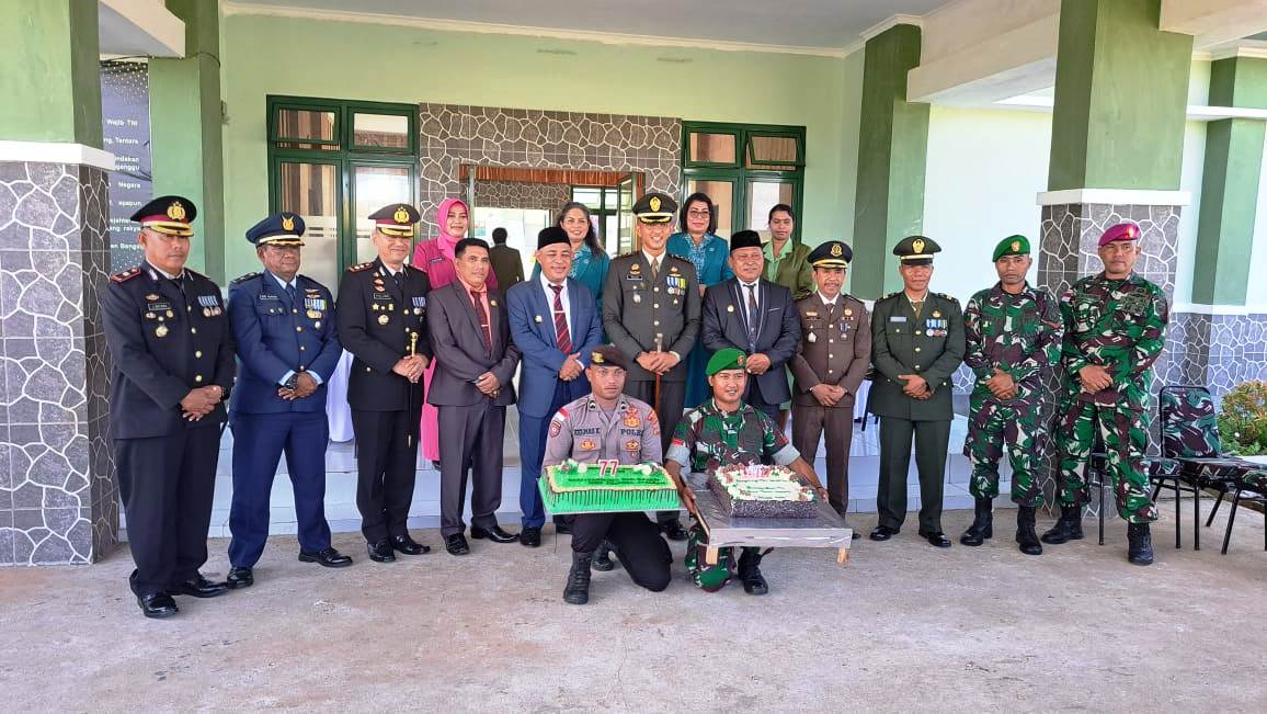 Bupati Noach Hadiri Upacara HUT Ke-77 TNI