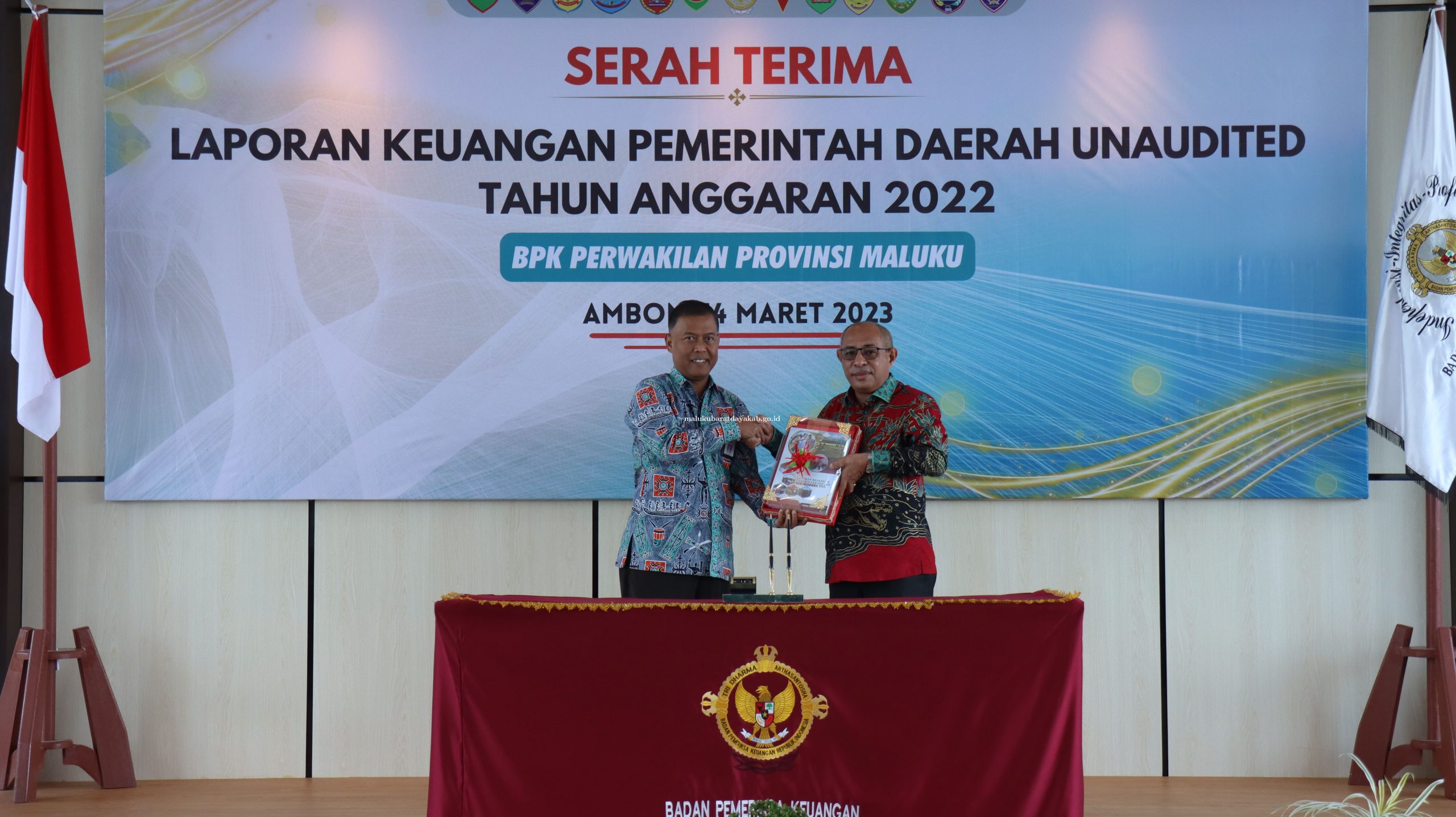 BUPATI MBD SERAHKAN LKPD KEPADA BPK