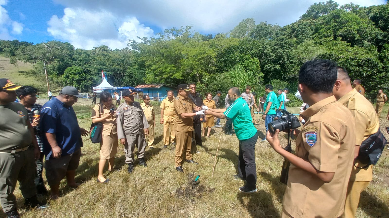 MBD Sukseskan Gerakan Penanaman Pohon Serentak di Desa