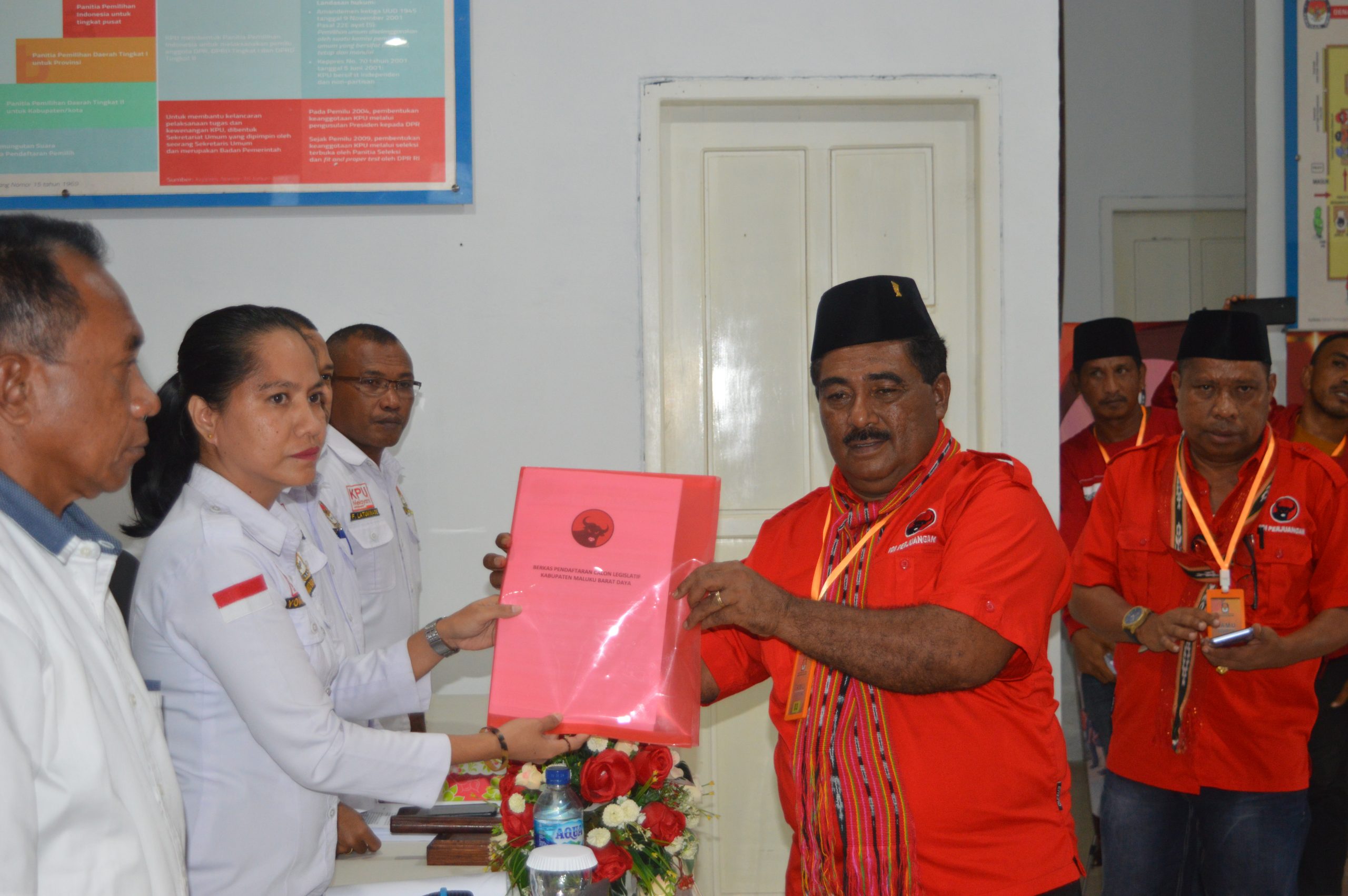 PDIP Parpol Pertama Daftar Caleg di KPU MBD