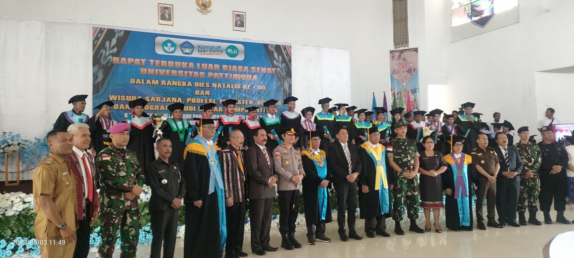Kades Rotnama Beri Beasiswa Bagi Mahasiswa