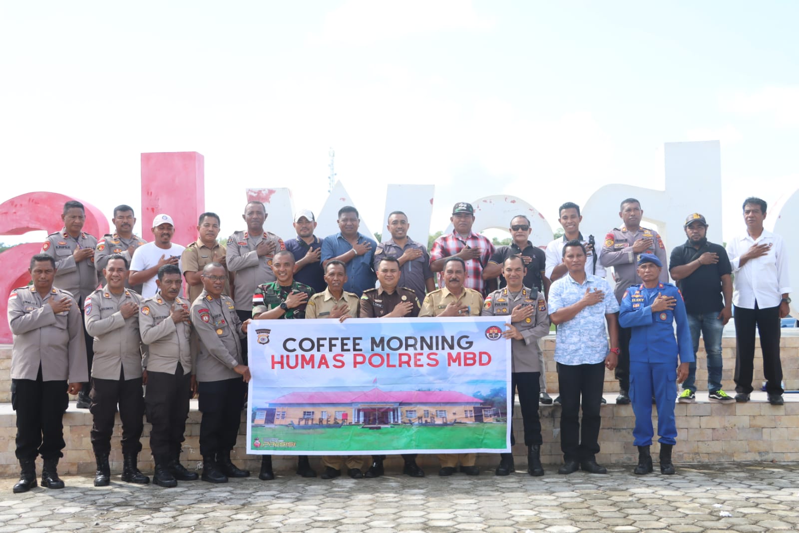 Polres MBD Gelar Coffee Morning di Lapangan Kalwedo