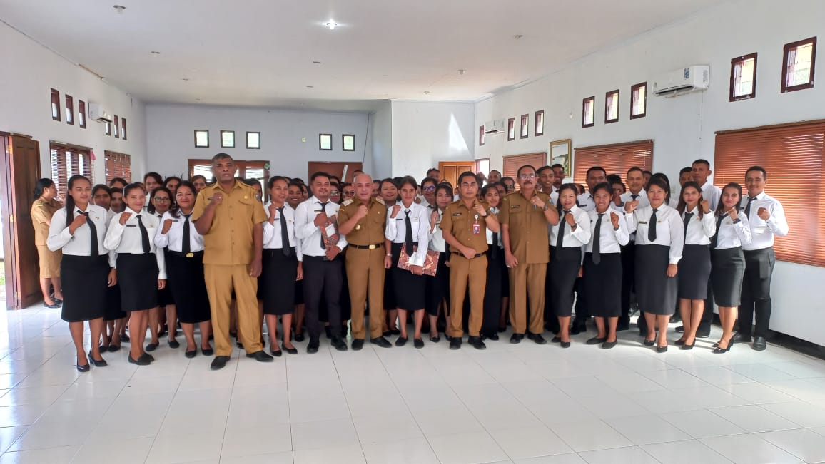 Bupati MBD Serahkan 109 SK P3K Tenaga Kesehatan