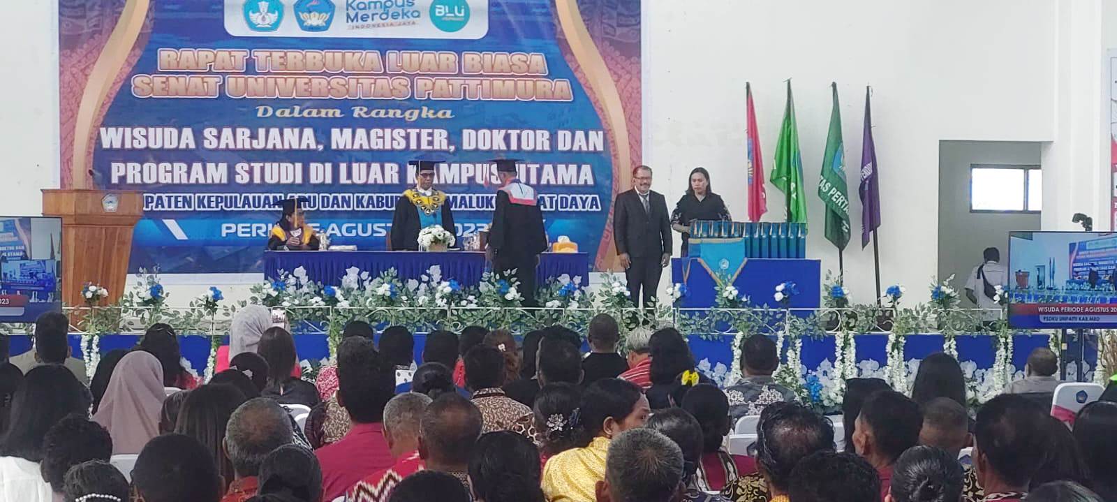Wisuda, Bupati MBD Janji Beri Beasiswa Mahasiswa