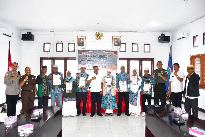 Tiba MBD, Wabup Kilikily Sambut Jemaah Haji