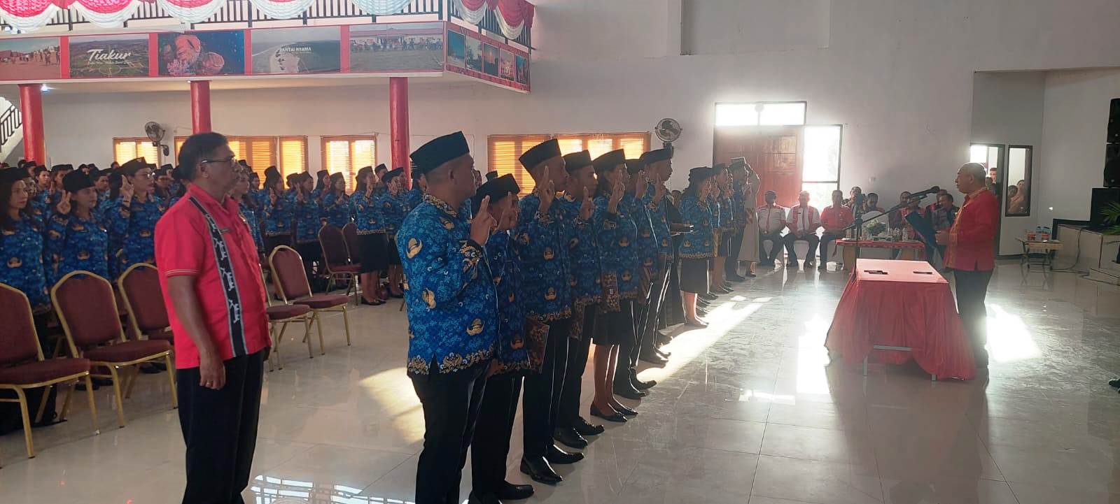 Bupati MBD Serahkan SK dan Ambil Sumpah Jabatan Fungsional PPPK