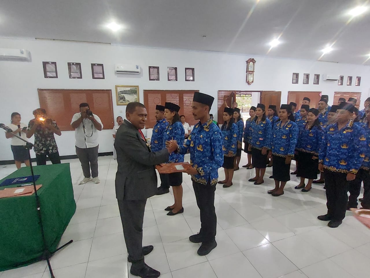 Wabup MBD Serahkan 39 SK P3K Fungsional Teknis
