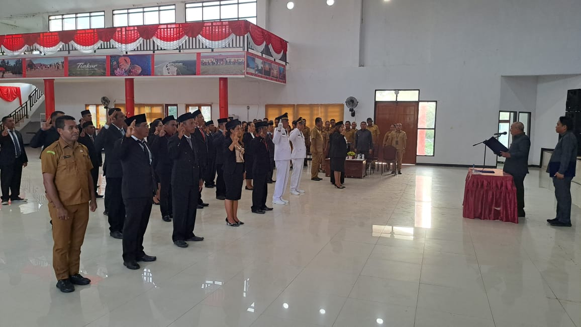 Bupati Noach Lantik 52 Pejabat Lingkup Pemkab MBD