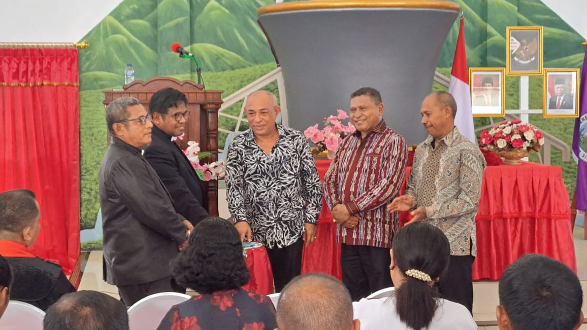 Bupati Noach Jawab keluhan di Siklas Babar Timur