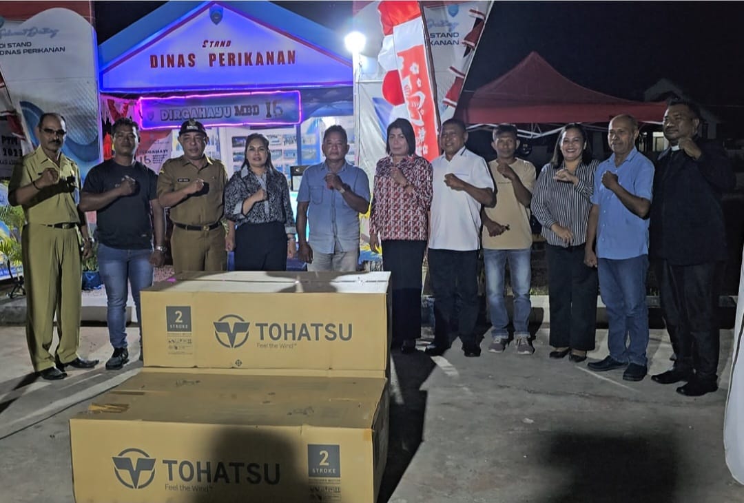 Bupati MBD Serahkan Bantuan Mesin Tempel Tohatsu 9,8 PK