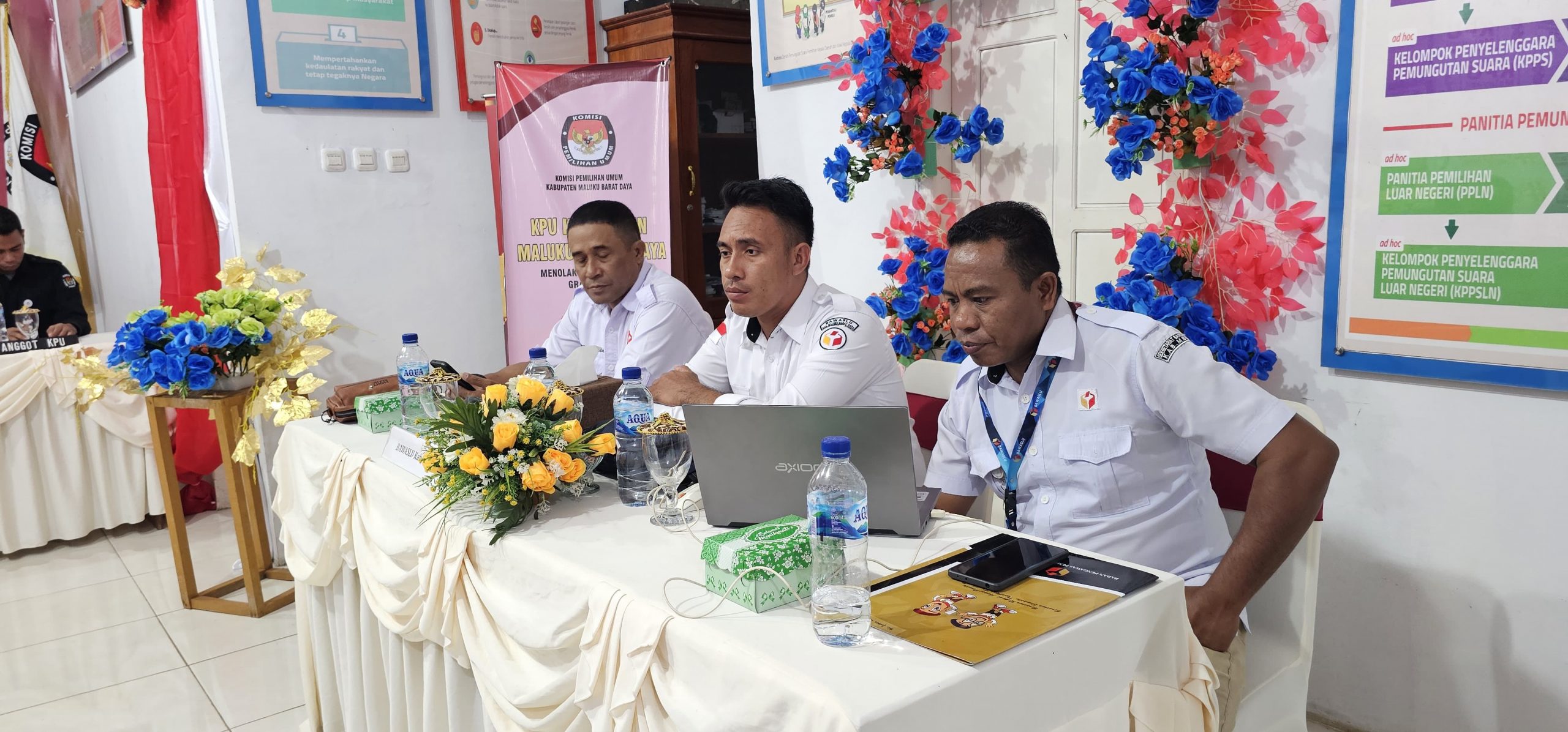Bawaslu MBD Awasi Pendaftaran Paslon di KPU