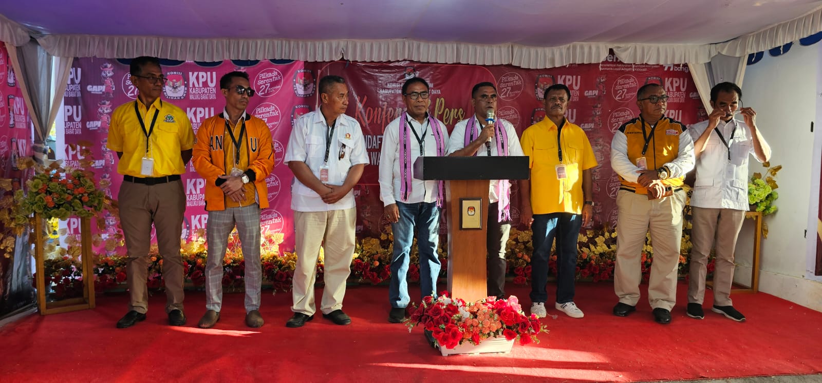 Hari Kedua Pendaftaran di KPU MBD “Christal” Daftar Kedua
