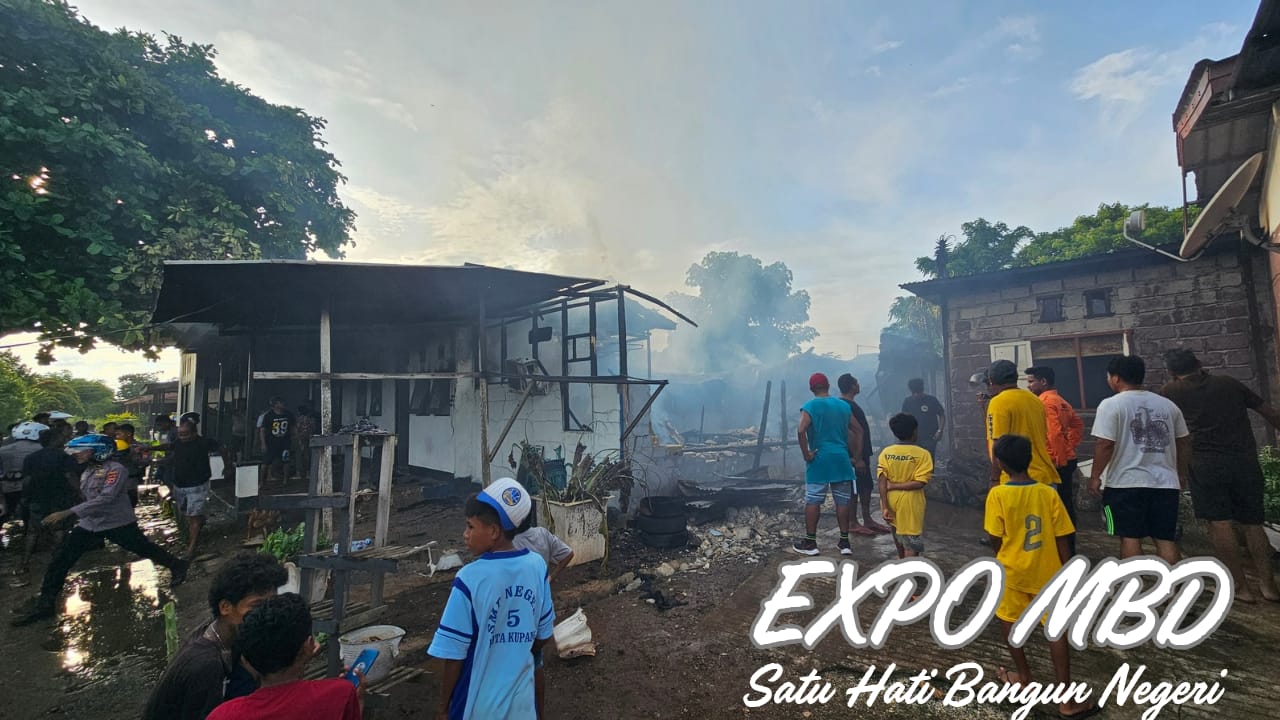 Si Jago Merah Lahap Habis 1 Rumah di Tiakur