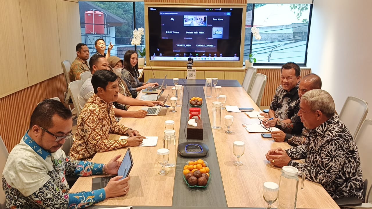 Bupati Noach Berupaya Tingkatkan Status RSUD Tiakur Naik Tipe C
