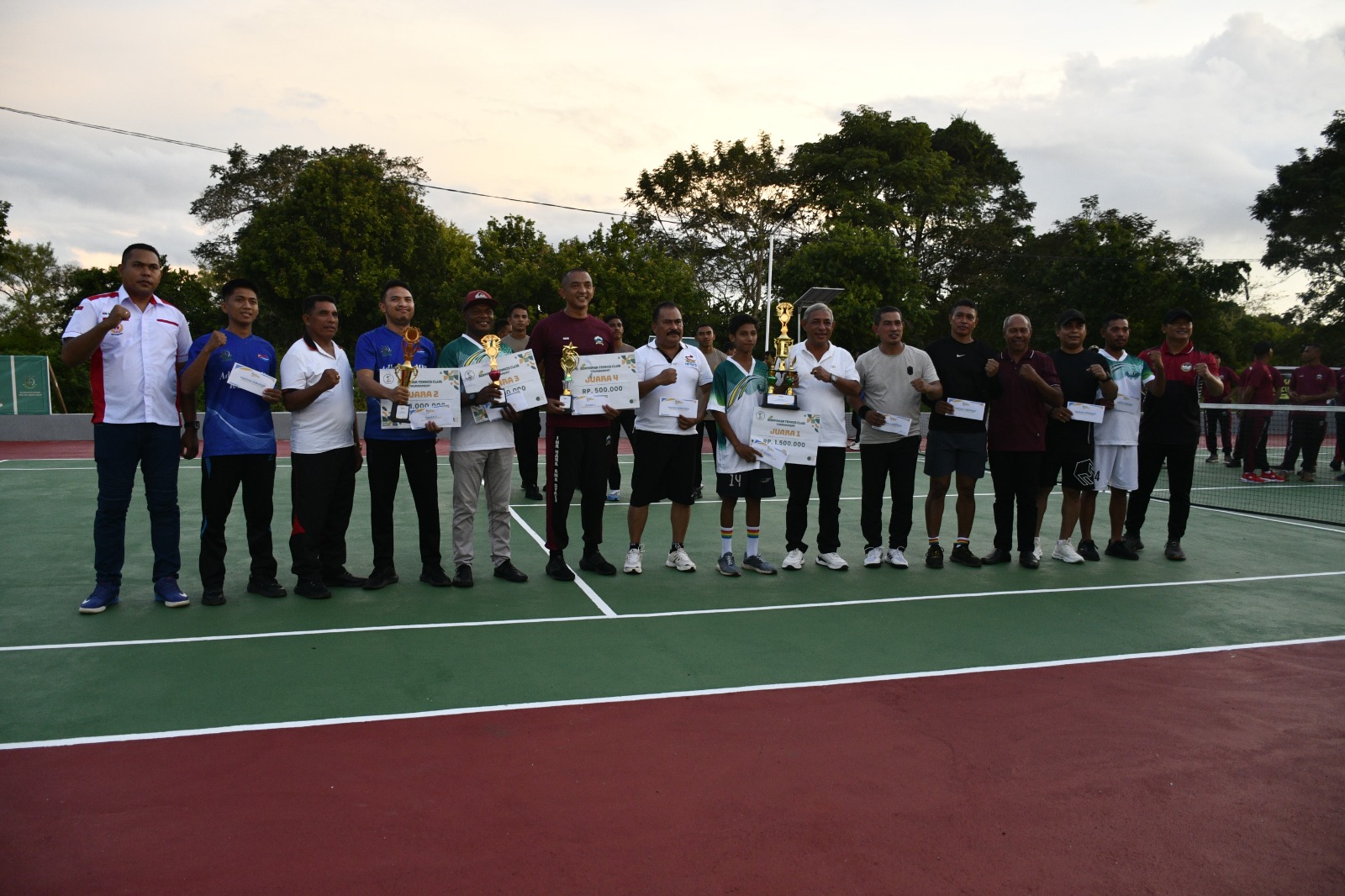 Bupati MBD Resmi Lapangan Tenis Hery Somantri