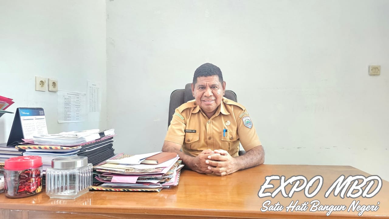 Jumat Penjualan Minyak Tanah Murah di Pasar Tiakur