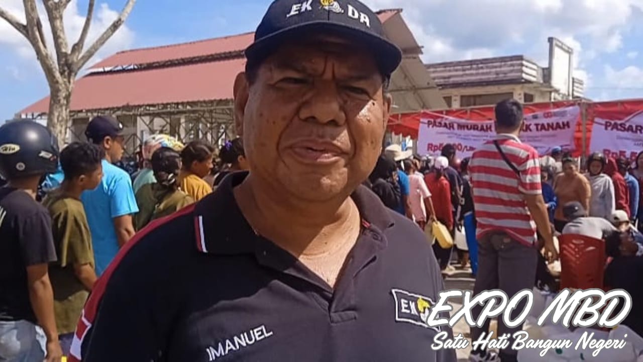 Warga Tiakur Antusias Beli Minyak Tanah Murah