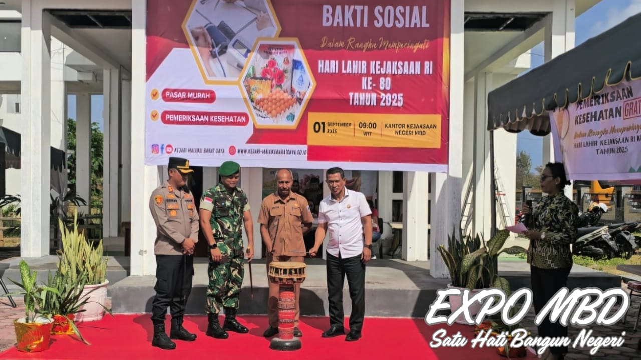 Pukul Tifa, Kajari dan Sekda MBD Buka Bhakti Sosial