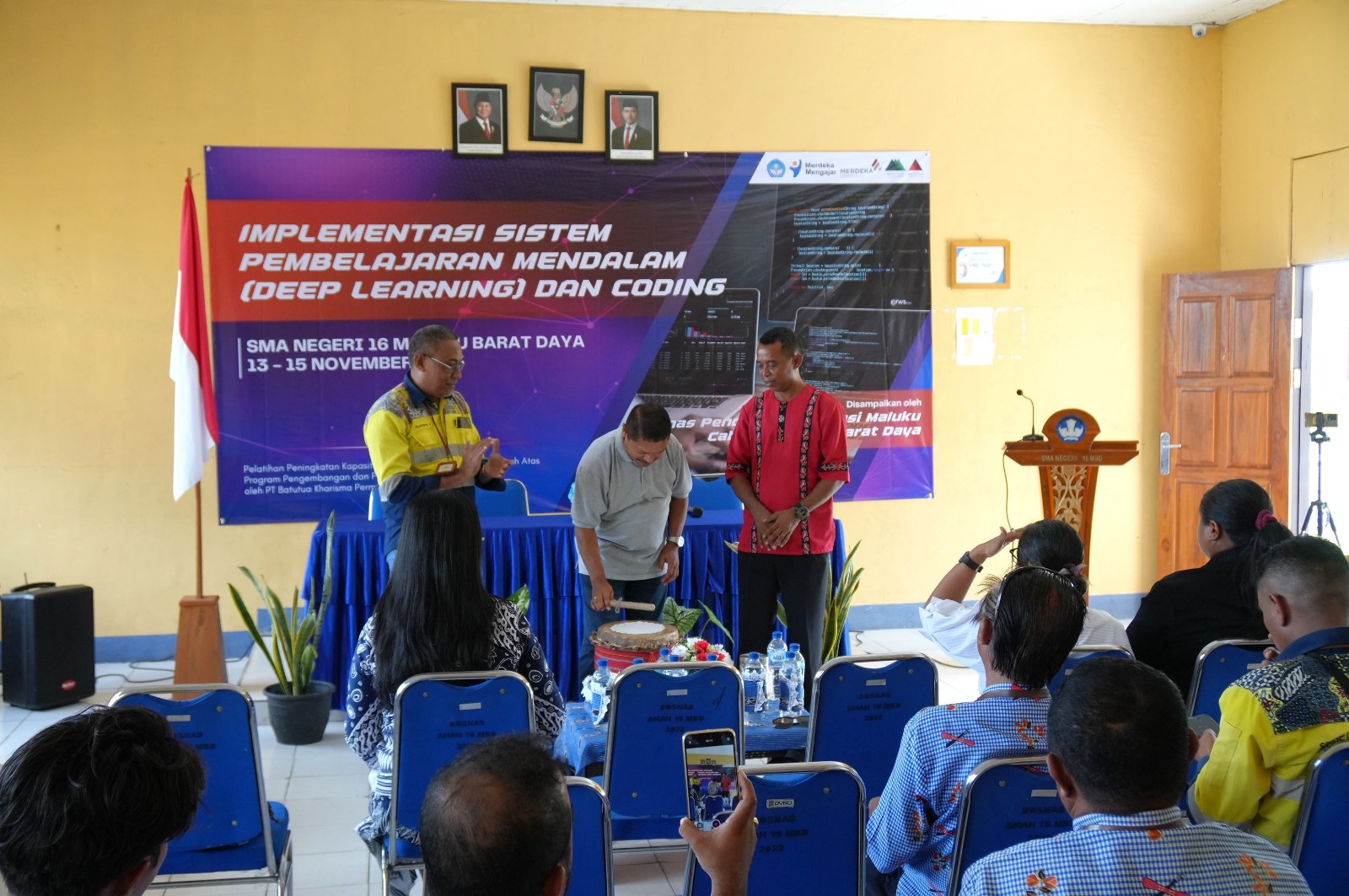BKP-BTR Latih Deep Learning dan Coding Guru SMA Wetar