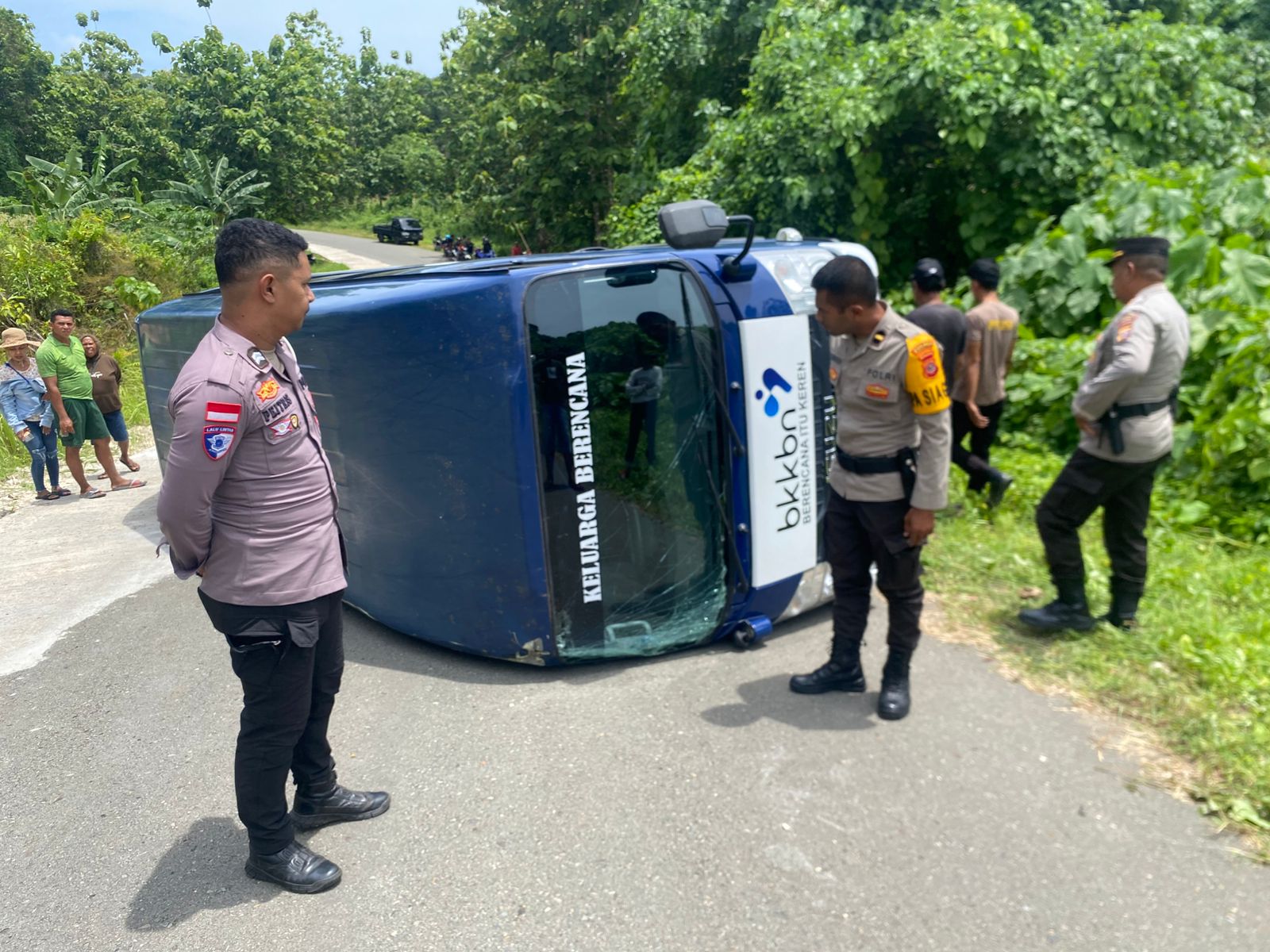 Bus BKKBN Kecelakaan Tunggal, Polres MBD Evakuasi 16 Penumpang