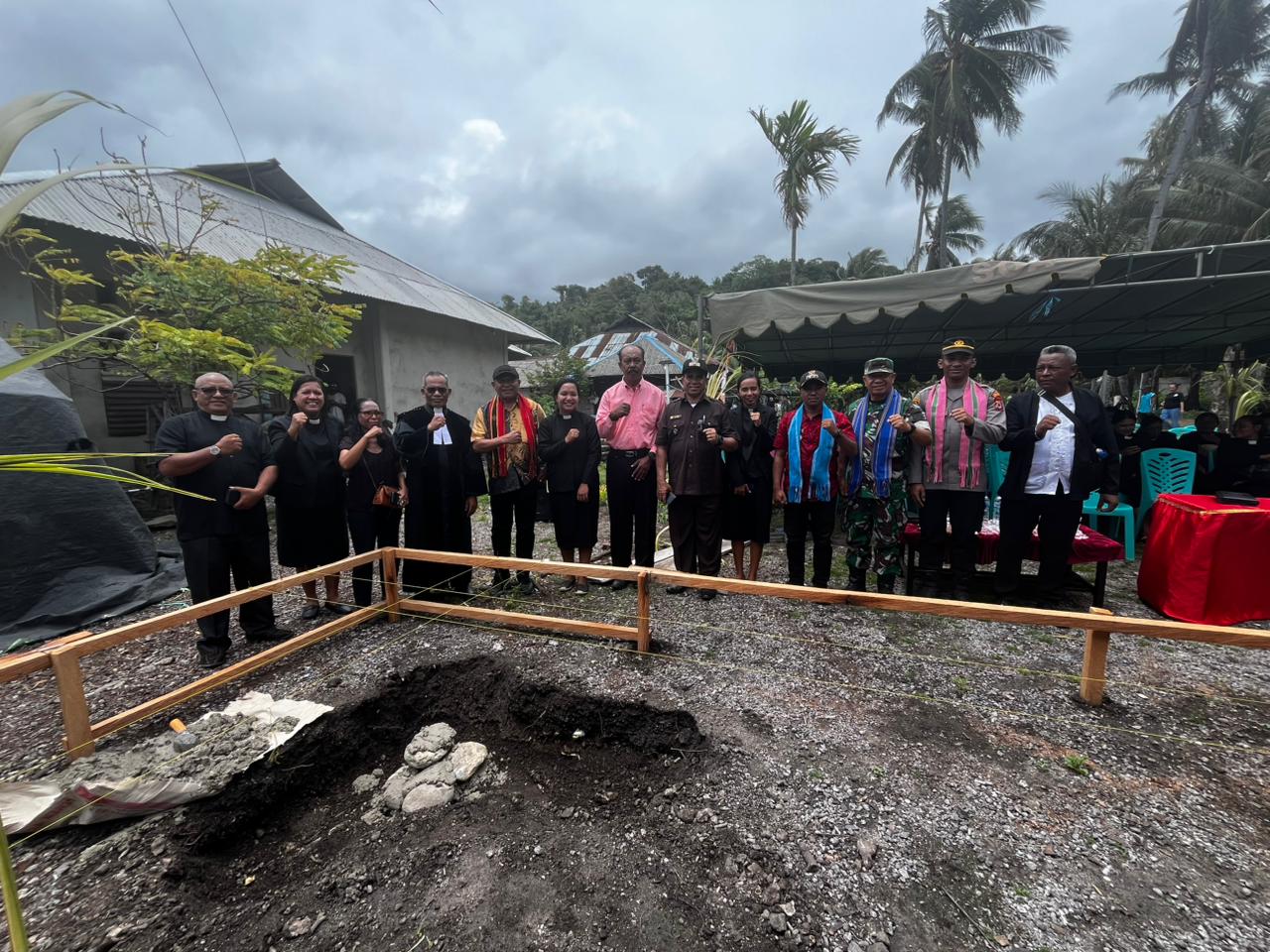 Kilikily Hadiri Peletakan Batu Pertama Pastori Jemaat GPM Tela