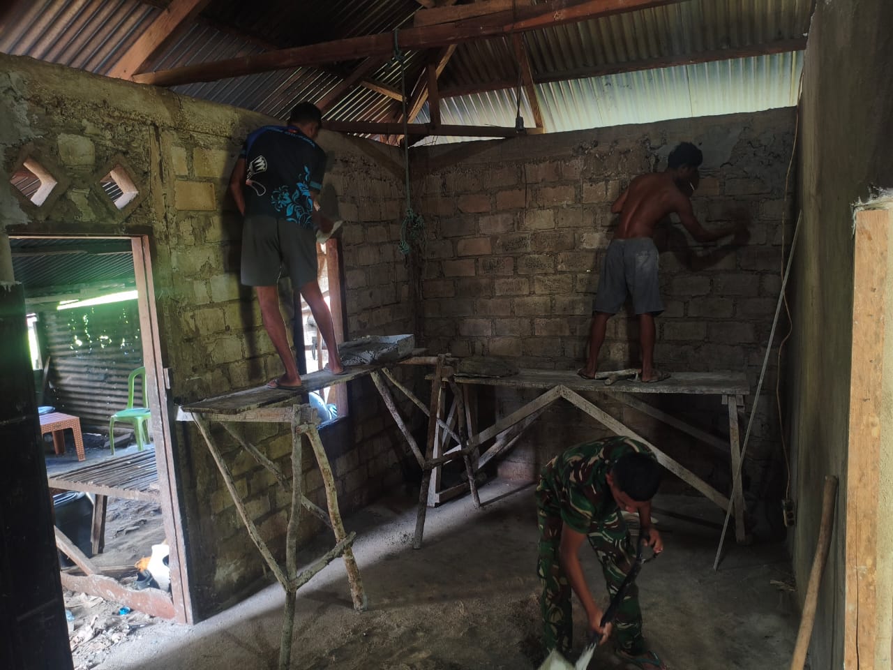 Kepedulian Jadi Aksi, Satgas TMMD Perbaiki Rumah Merial