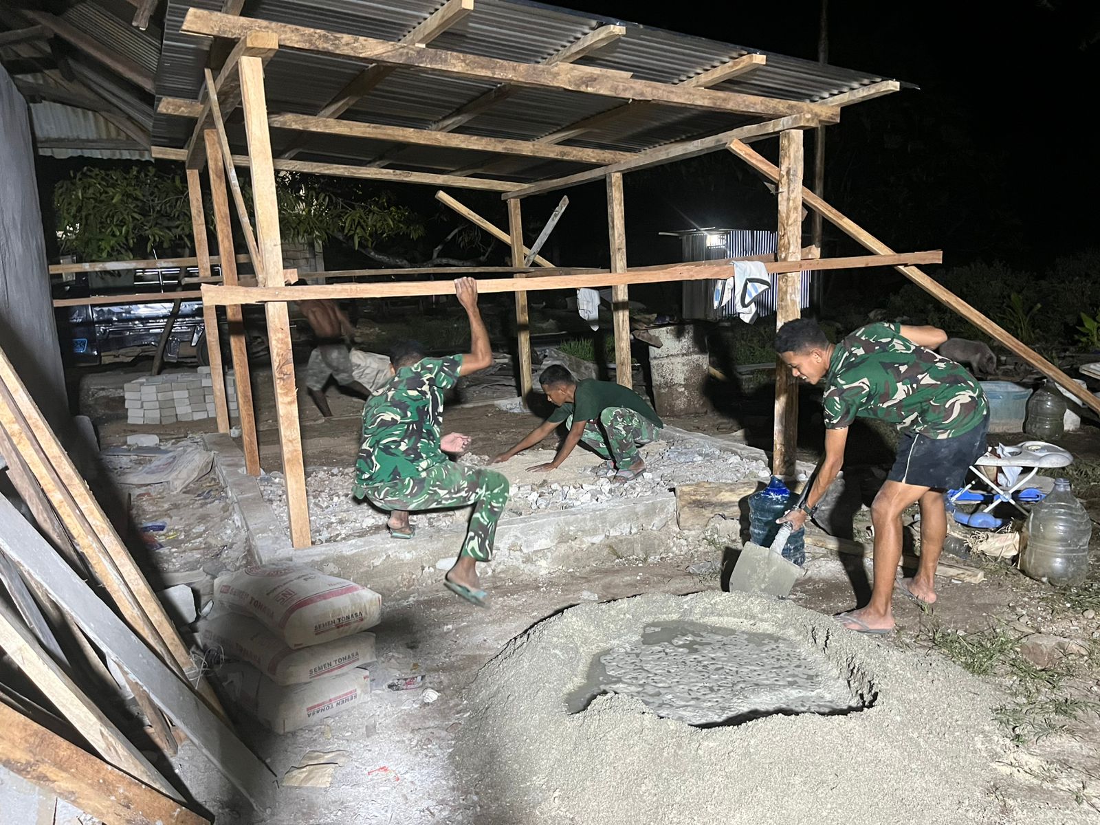 Percepat Pembangunan, Satgas TMMD Kodim Moa Kerja Subuh