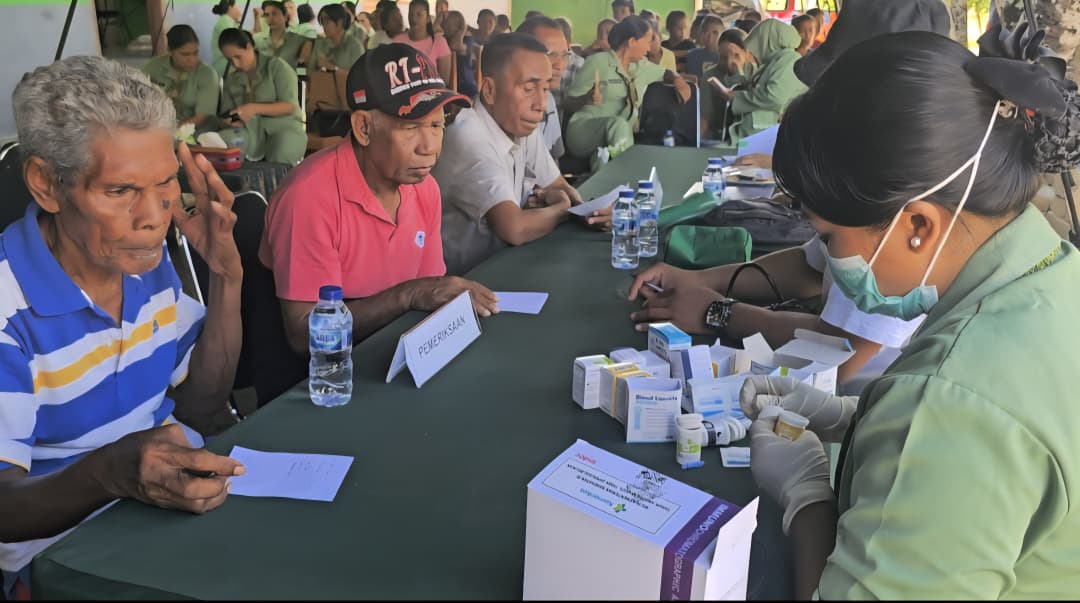 TMMD Ke-128 Kodim Moa Layani Kesehatan Warga