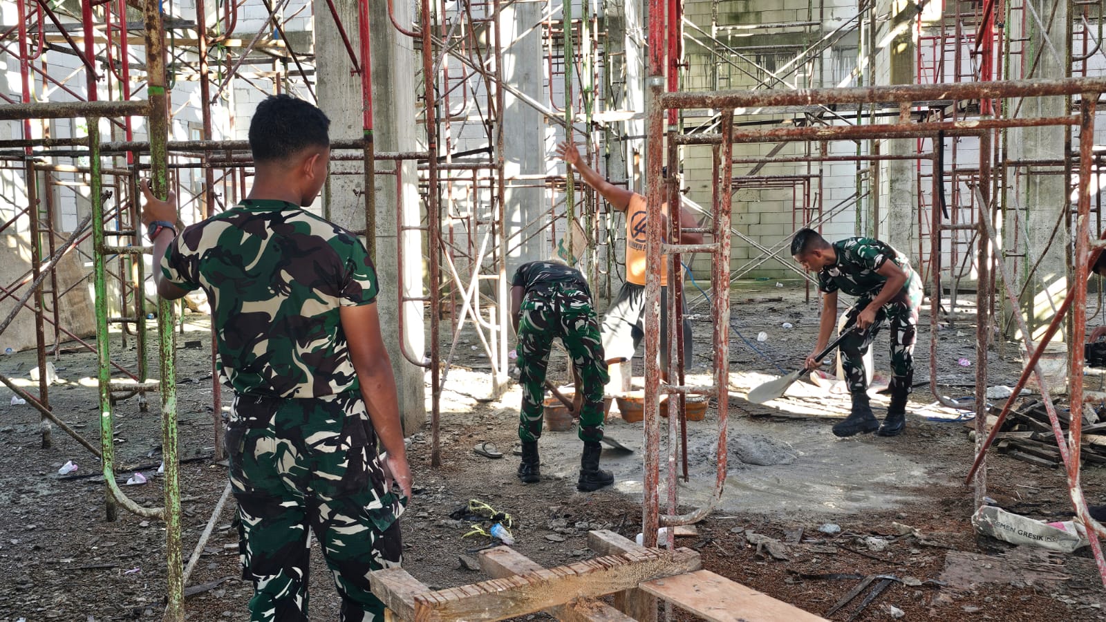 Satgas TMMD Kodim Moa Bantu Pembangunan Mesjid